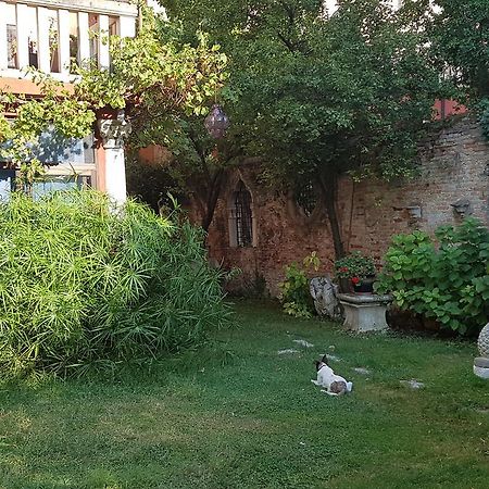 Appartamento Garden Ca' Rezzonico Veneza Exterior foto