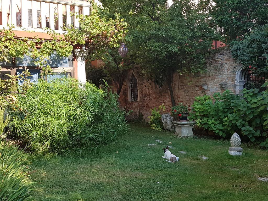 Appartamento Garden Ca' Rezzonico Veneza Exterior foto