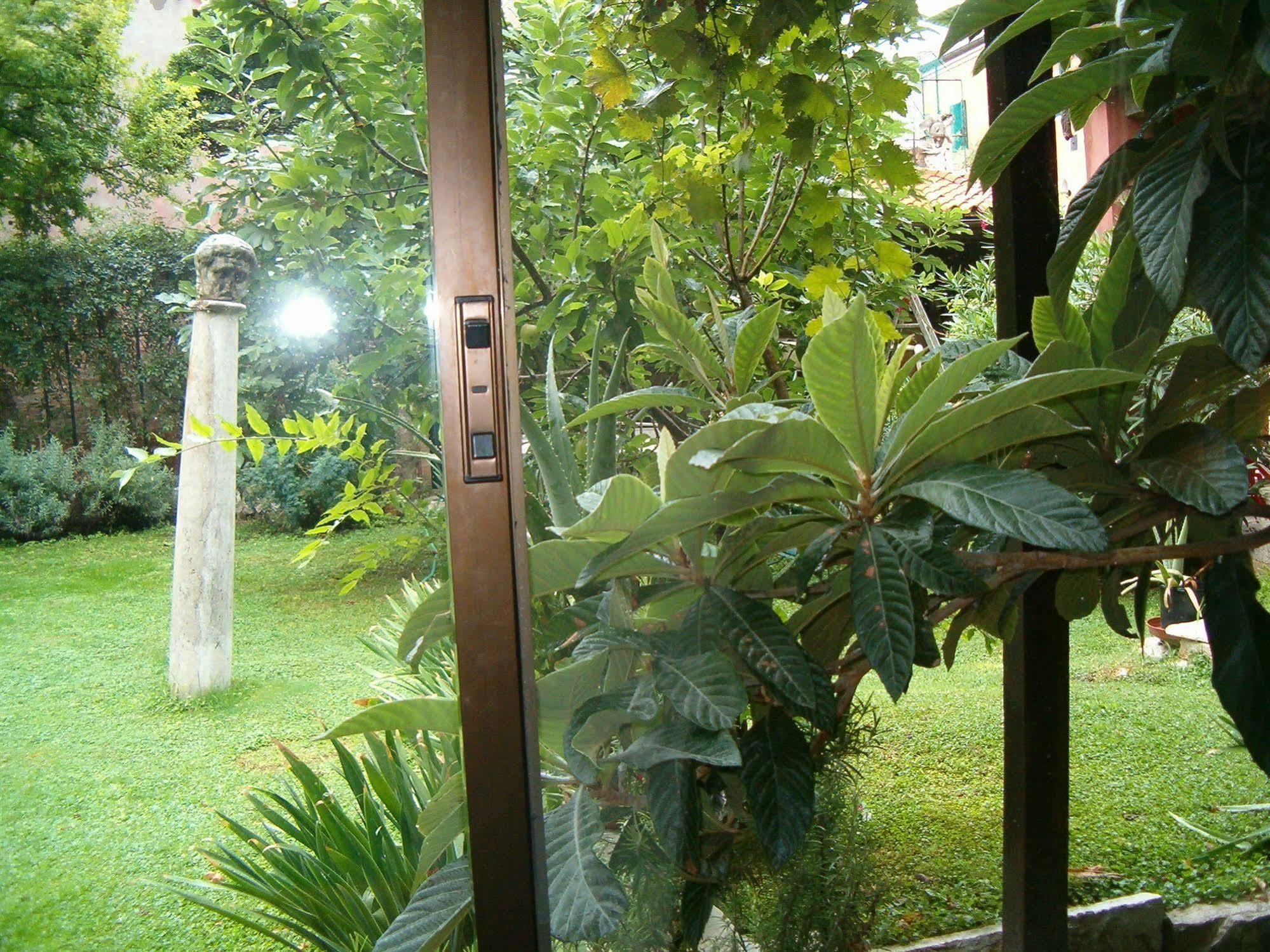 Appartamento Garden Ca' Rezzonico Veneza Exterior foto